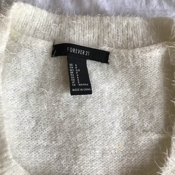 Fuzzy white crop top - Picture 4 of 4